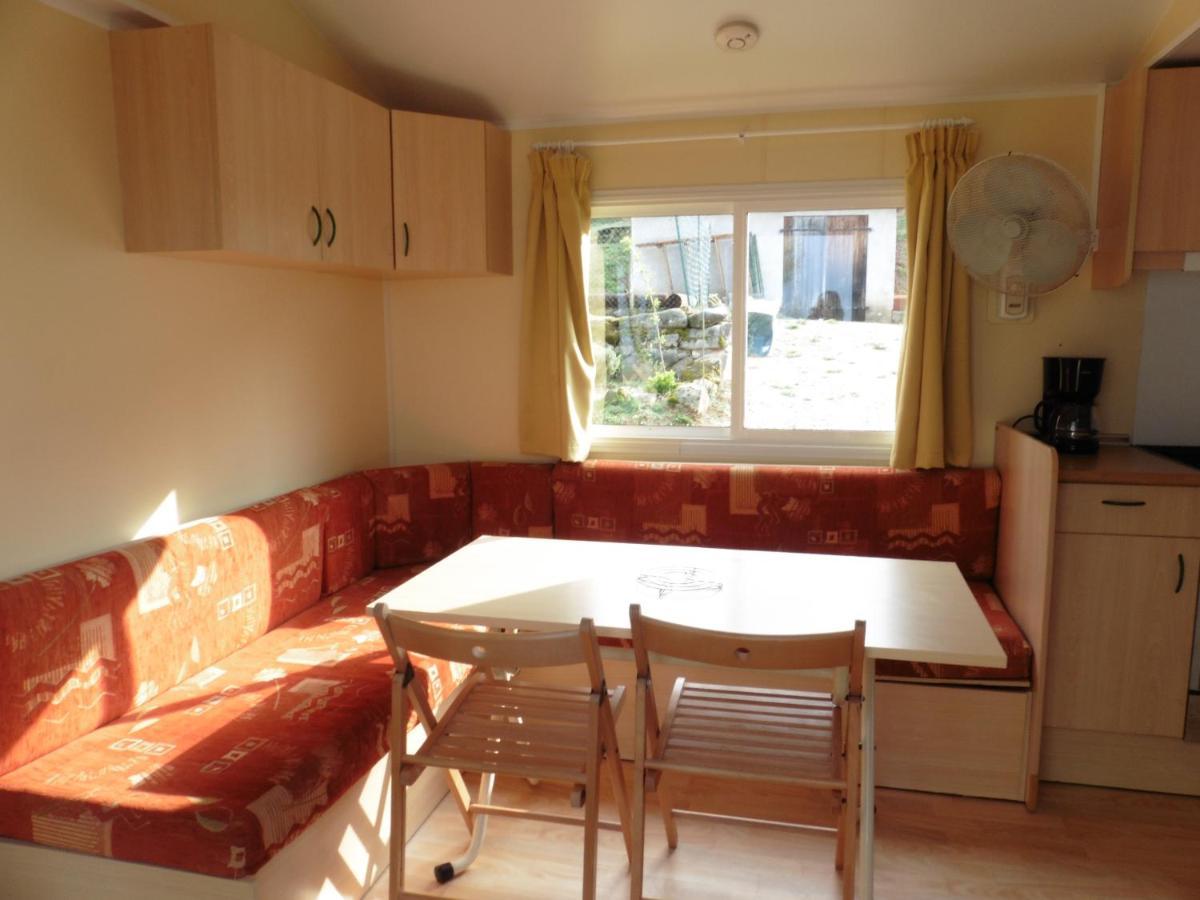 Camping Le Montbartoux Vollore-Ville Ngoại thất bức ảnh