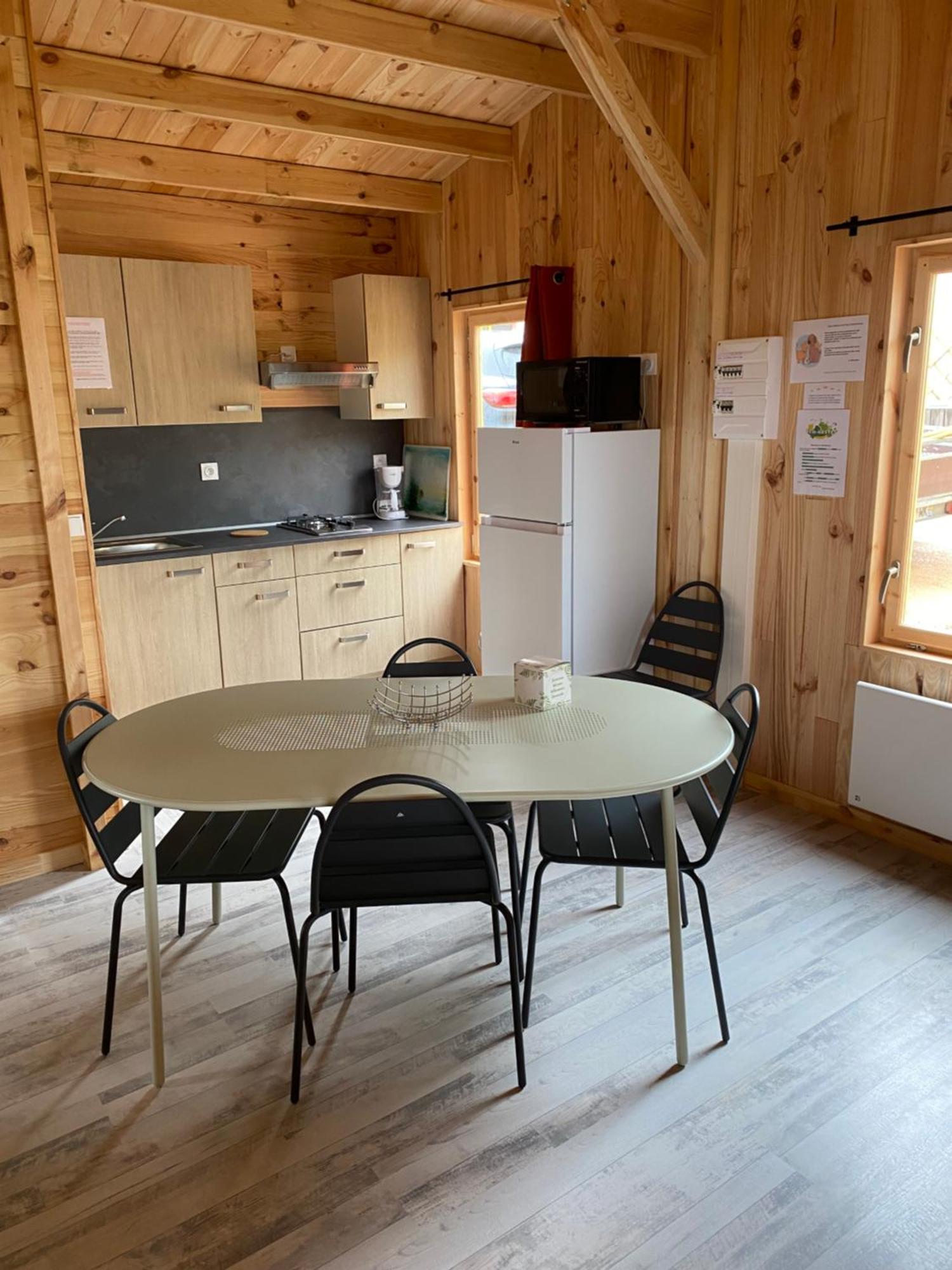 Camping Le Montbartoux Vollore-Ville Ngoại thất bức ảnh